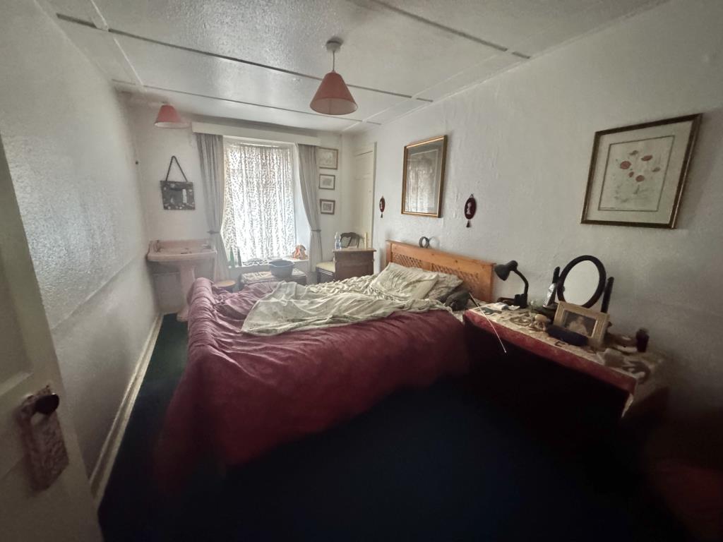 Lot: 49 - MIXED COMMERCIAL AND RESIDENTIAL INVESTMENT - Bedroom